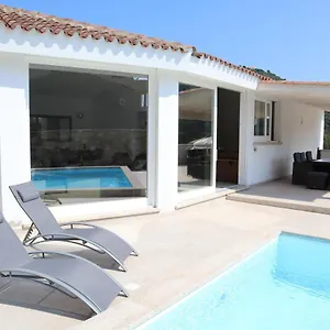 Neues Haus Mit Beheiztem Pool Ferienhaus